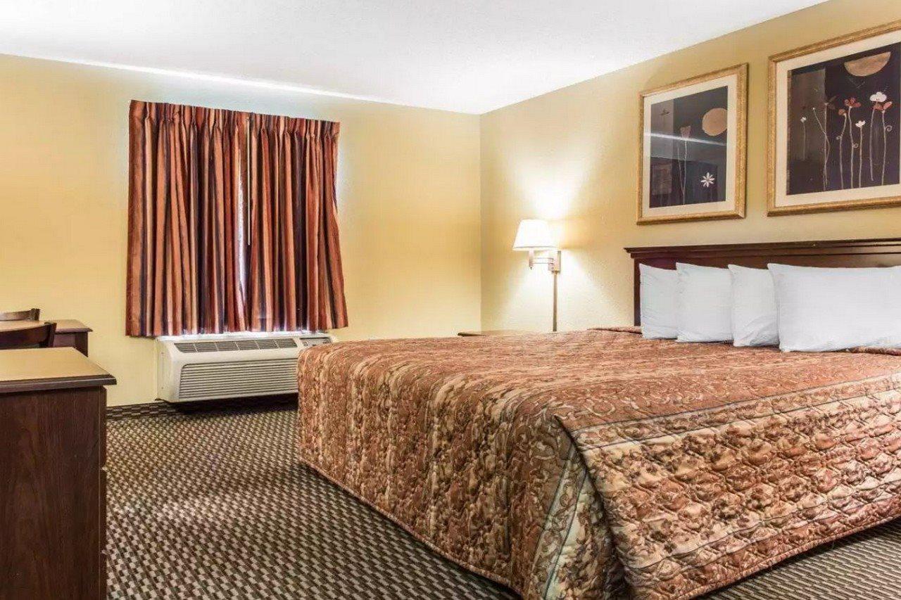 Rodeway Inn Forest Park Exterior foto