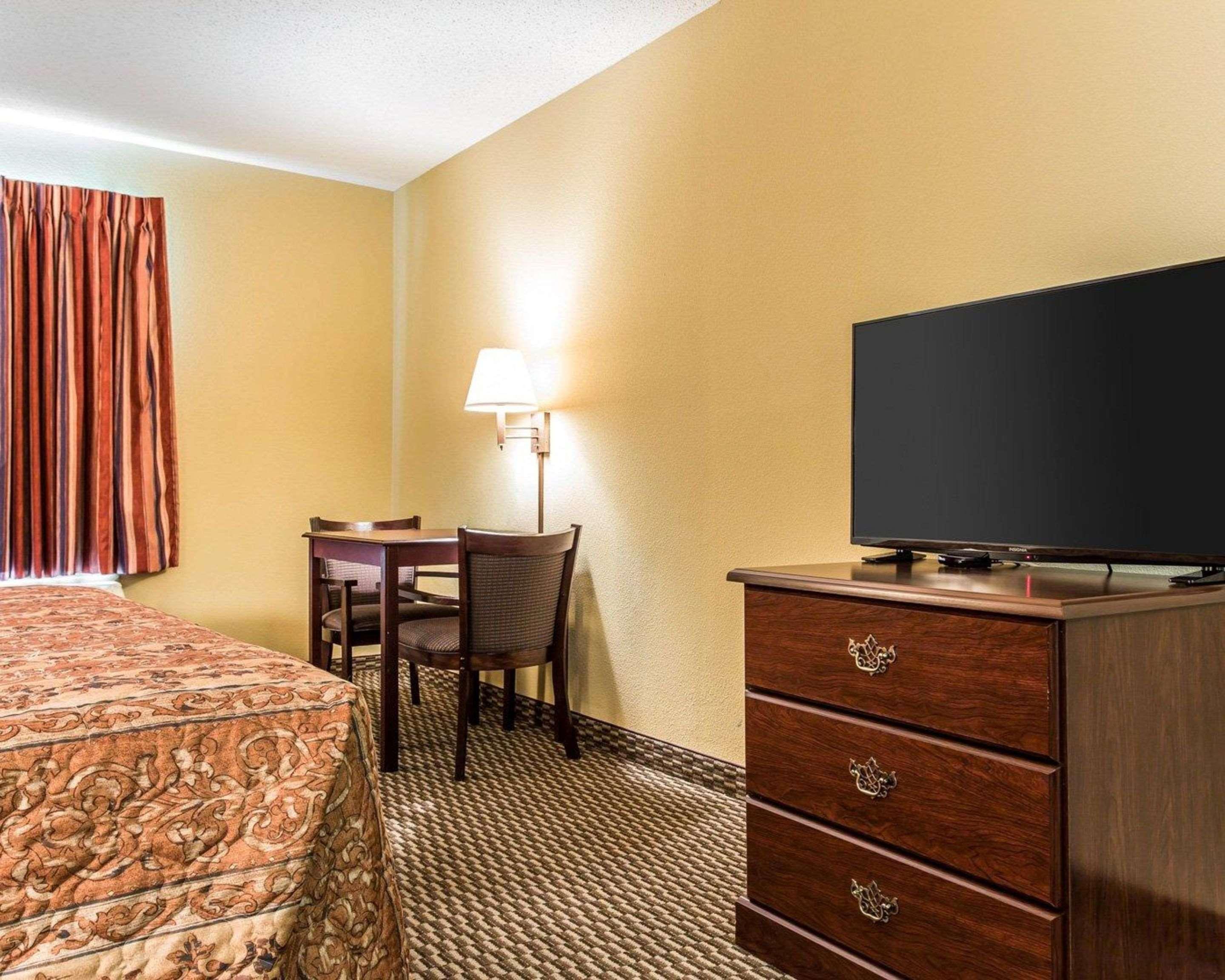 Rodeway Inn Forest Park Exterior foto