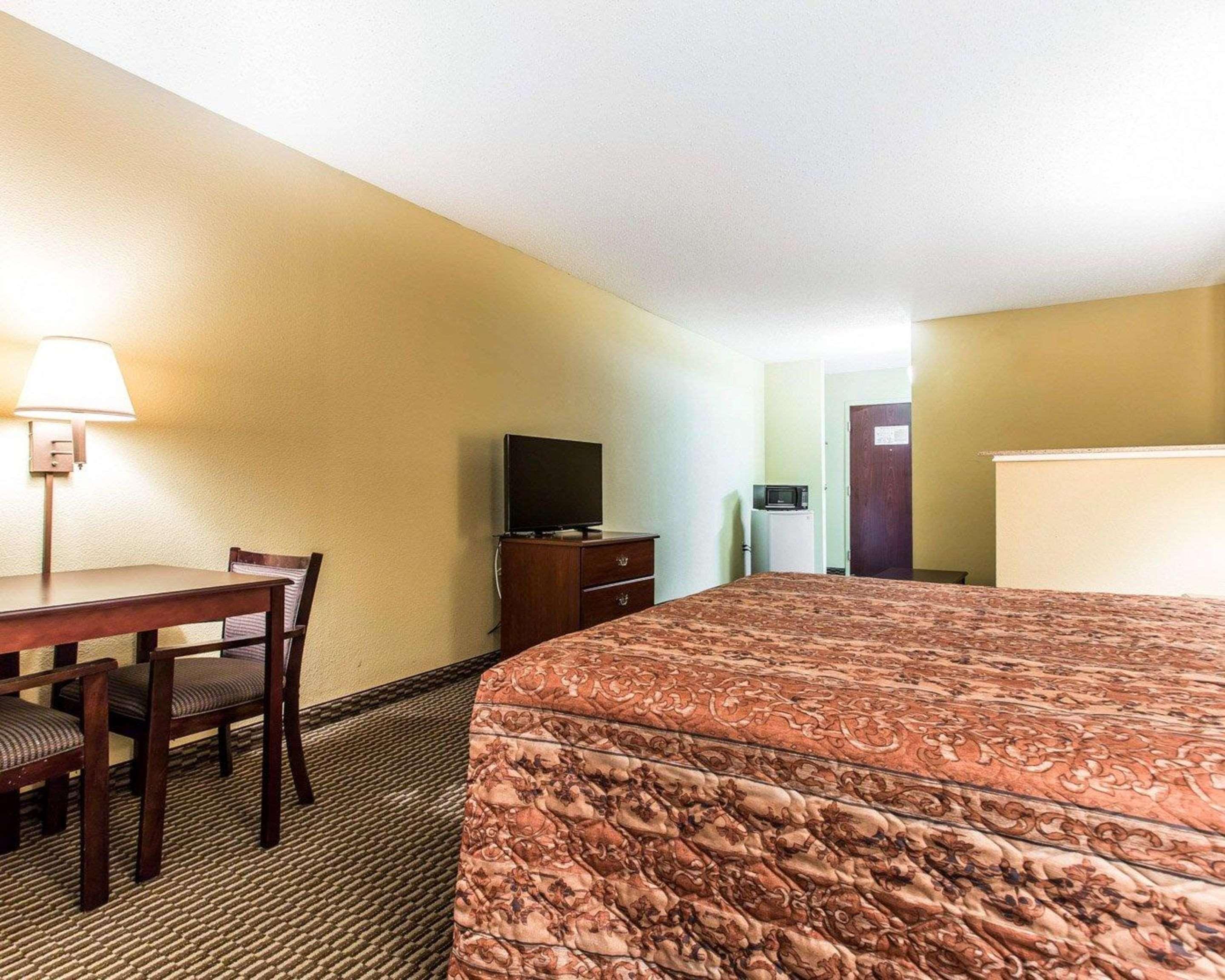 Rodeway Inn Forest Park Exterior foto