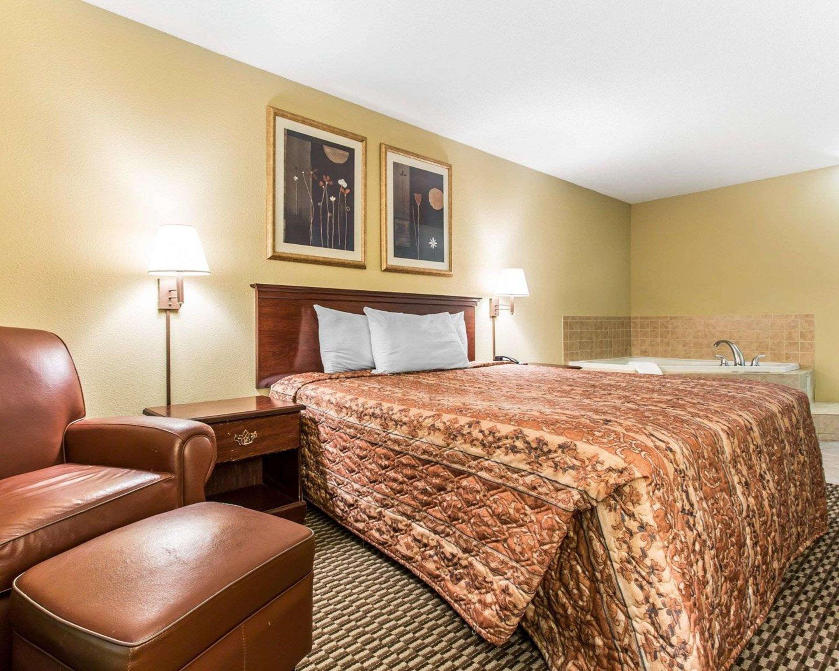 Rodeway Inn Forest Park Exterior foto